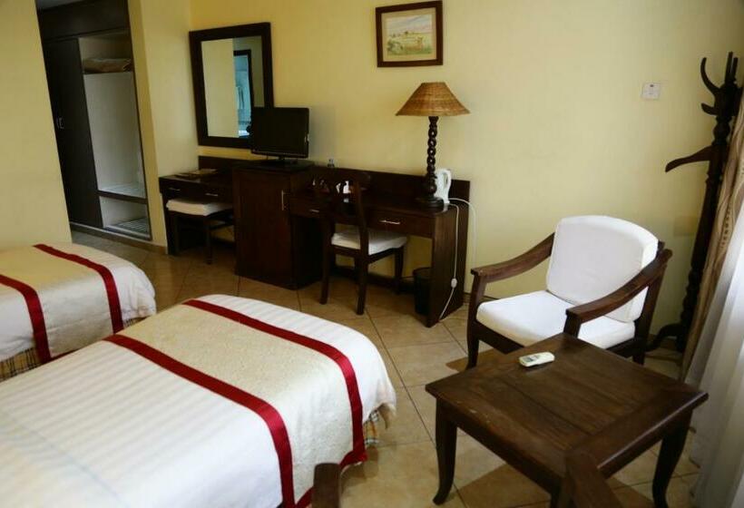 Отель New Safari