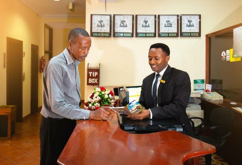 Отель New Safari