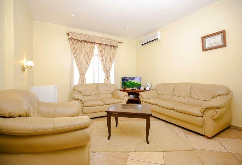 Отель New Safari