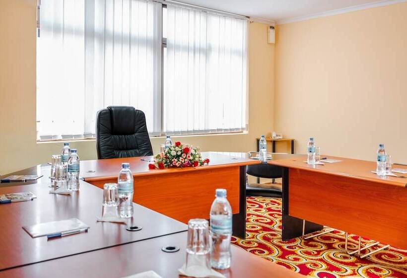 Отель New Safari