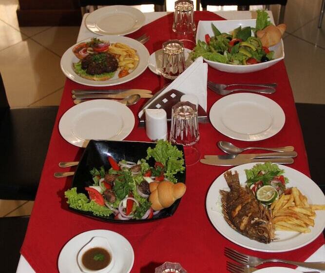 Отель New Safari