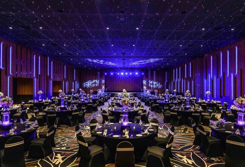 בית מלון כפרי Pullman Phuket Karon Beach Resort