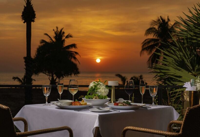 בית מלון כפרי Pullman Phuket Karon Beach Resort