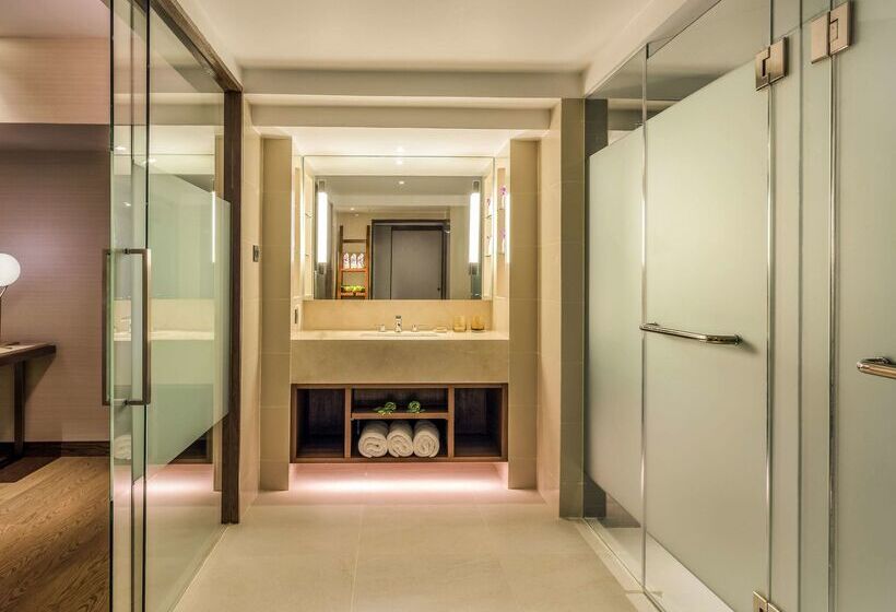 בית מלון כפרי Pullman Phuket Karon Beach Resort