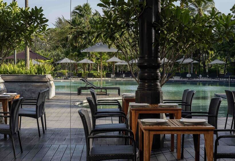 בית מלון כפרי Pullman Phuket Karon Beach Resort