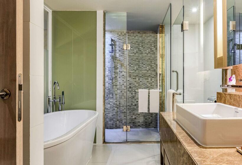 בית מלון כפרי Pullman Phuket Karon Beach Resort