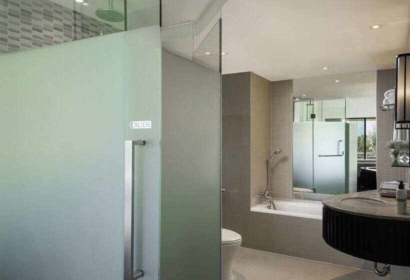 בית מלון כפרי Pullman Phuket Karon Beach Resort