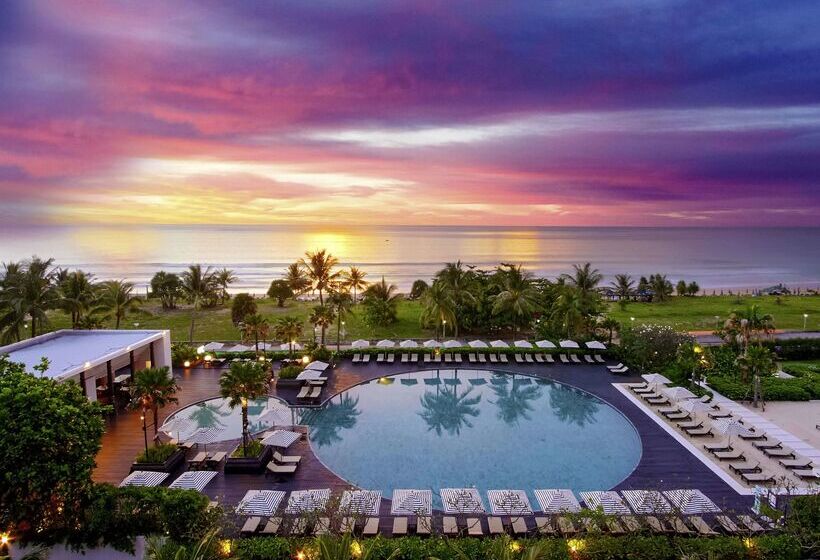 בית מלון כפרי Pullman Phuket Karon Beach Resort