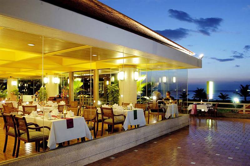 בית מלון כפרי Pullman Phuket Karon Beach Resort