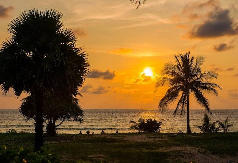 בית מלון כפרי Pullman Phuket Karon Beach Resort