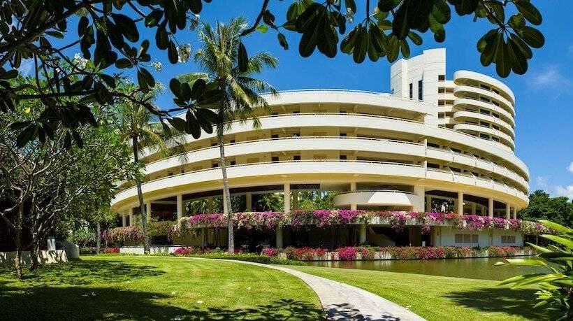 בית מלון כפרי Pullman Phuket Karon Beach Resort