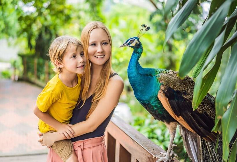 בית מלון כפרי Pullman Phuket Karon Beach Resort