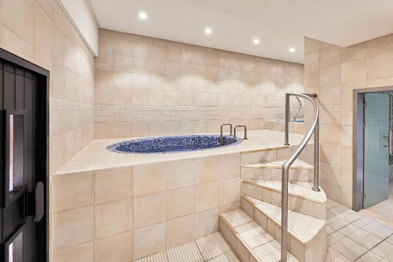 Отель Riyadh Airport Marriott