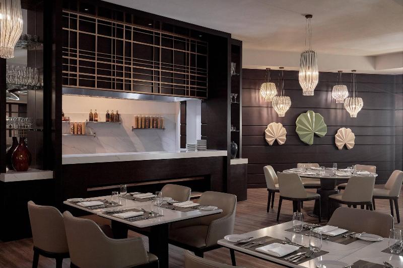 Отель Riyadh Airport Marriott