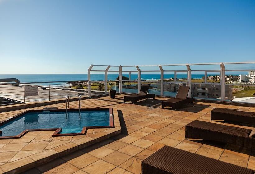 בית מלון כפרי Southern Sun The Marine