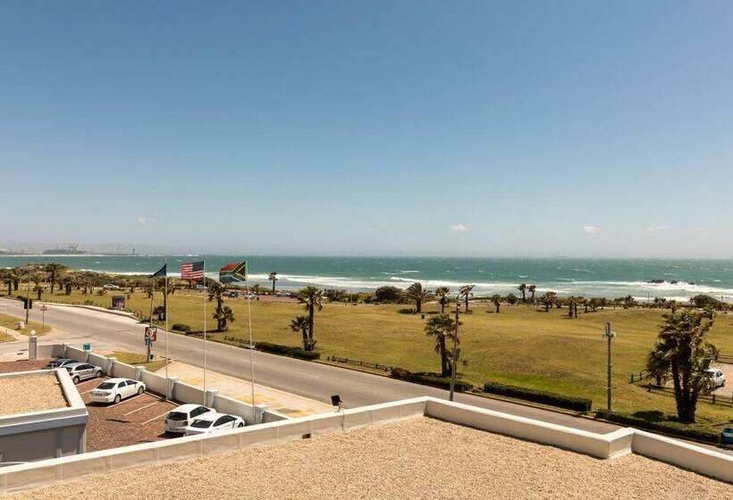 בית מלון כפרי Southern Sun The Marine