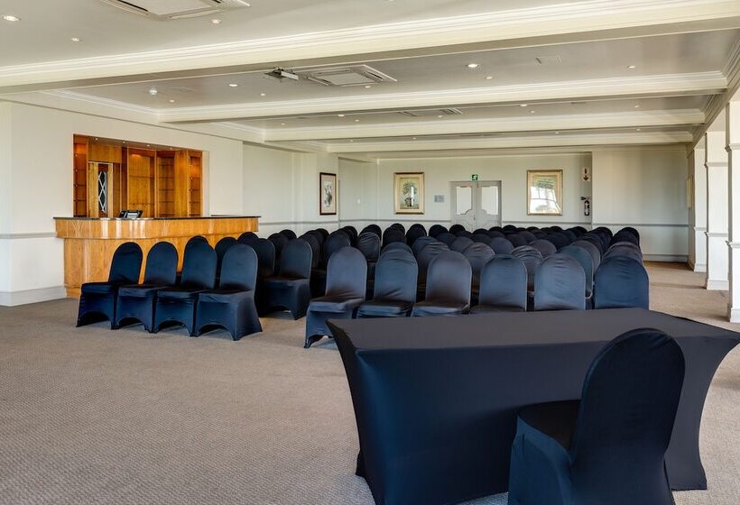 בית מלון כפרי Southern Sun The Marine