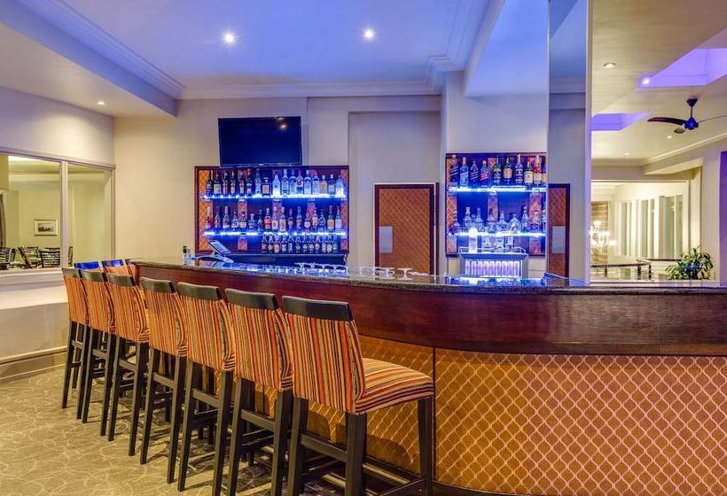 בית מלון כפרי Southern Sun The Marine