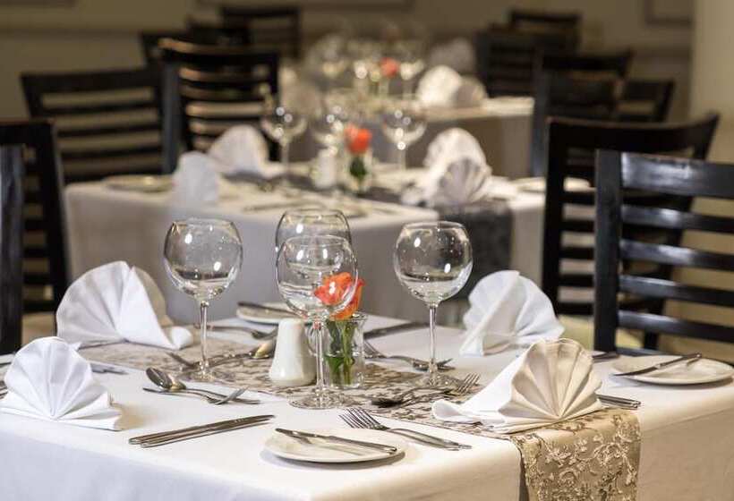 בית מלון כפרי Southern Sun The Marine