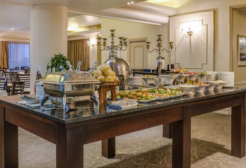 בית מלון כפרי Southern Sun The Marine