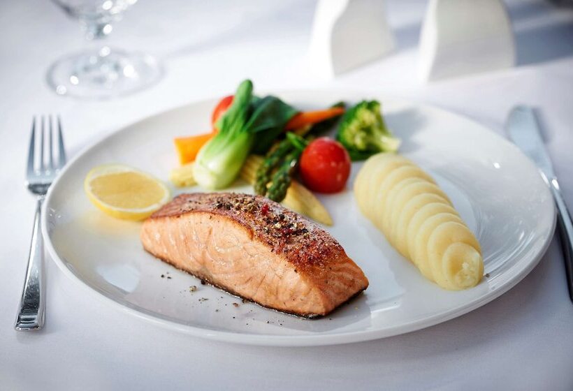 בית מלון כפרי Southern Sun The Marine