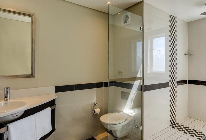 בית מלון כפרי Southern Sun The Marine