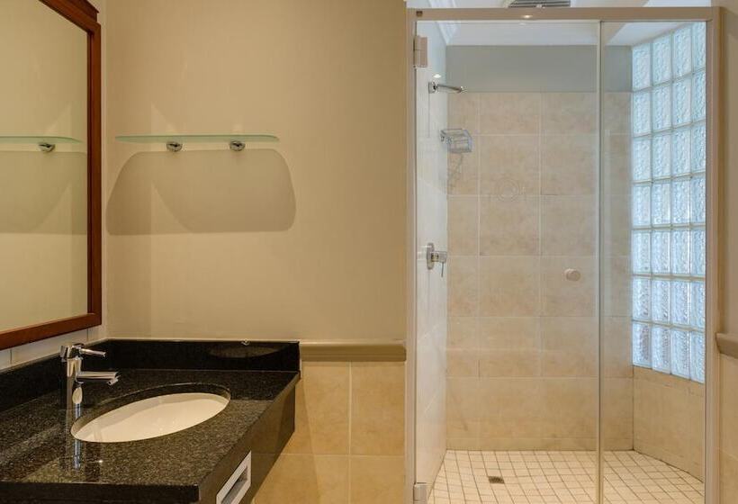 בית מלון כפרי Southern Sun The Marine