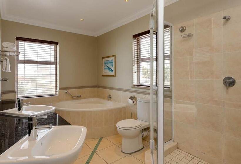 בית מלון כפרי Southern Sun The Marine