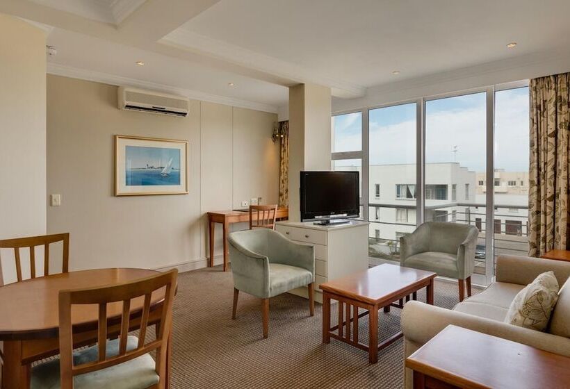 בית מלון כפרי Southern Sun The Marine