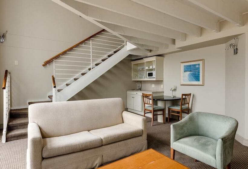 בית מלון כפרי Southern Sun The Marine