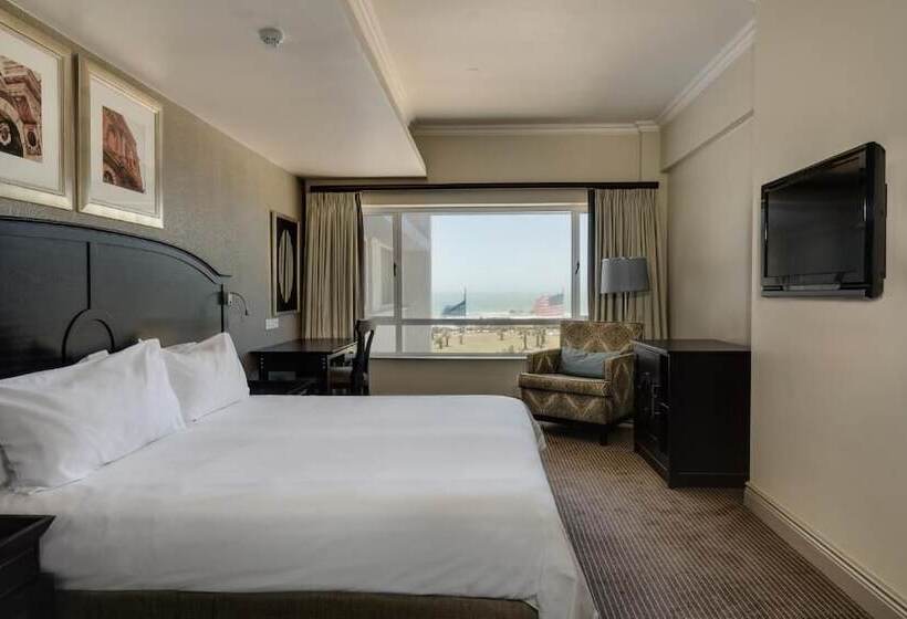 בית מלון כפרי Southern Sun The Marine