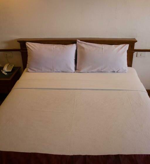 Отель Sripattana