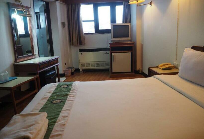 Отель Sripattana