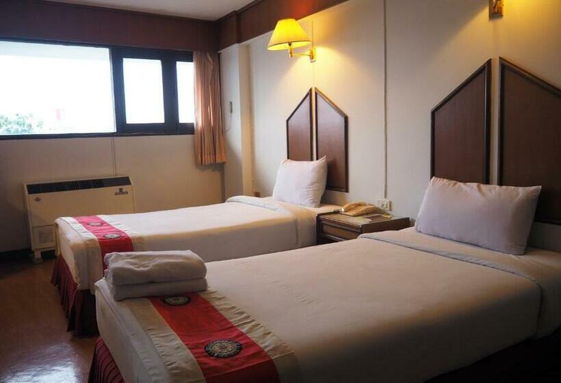 Отель Sripattana