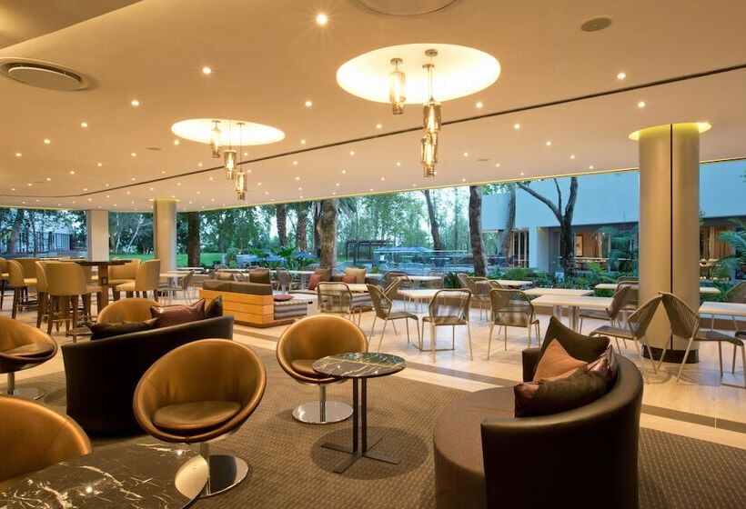 The Maslow Hotel, Sandton