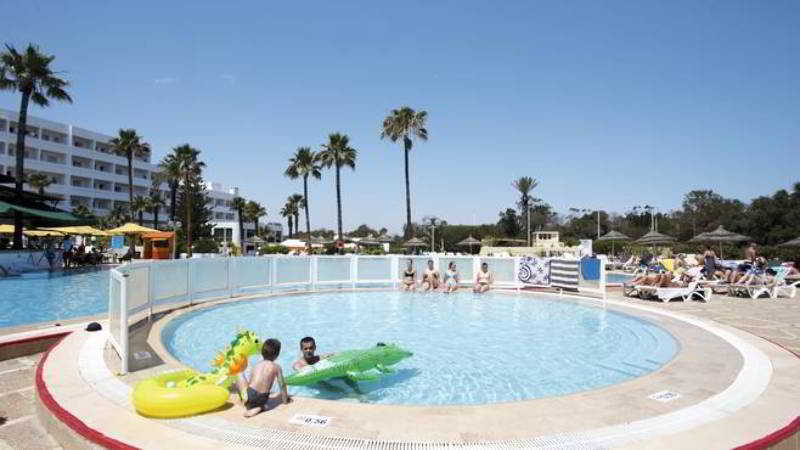 בית מלון כפרי Tropicana Club & Spa