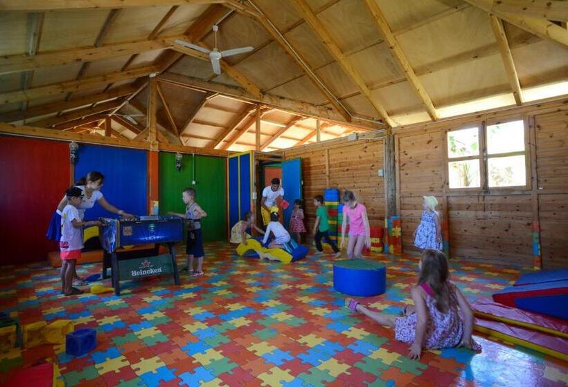 בית מלון כפרי Nozha Beach Resort & Spa