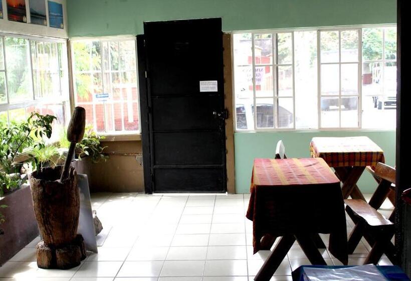 فندق Ximenas Guest House