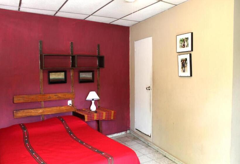 فندق Ximenas Guest House