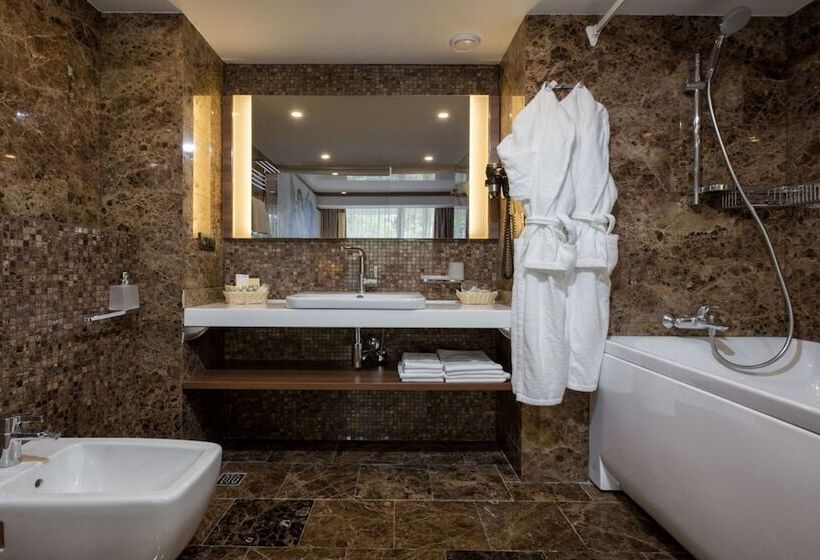 Grand Hotel Zhemchuzhina