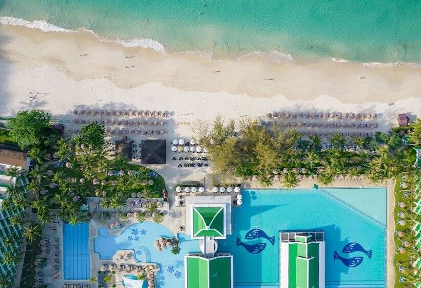Le Meridien Phuket Beach Resort