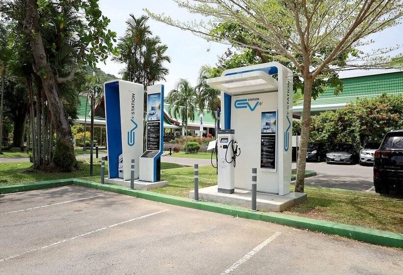 Le Meridien Phuket Beach Resort