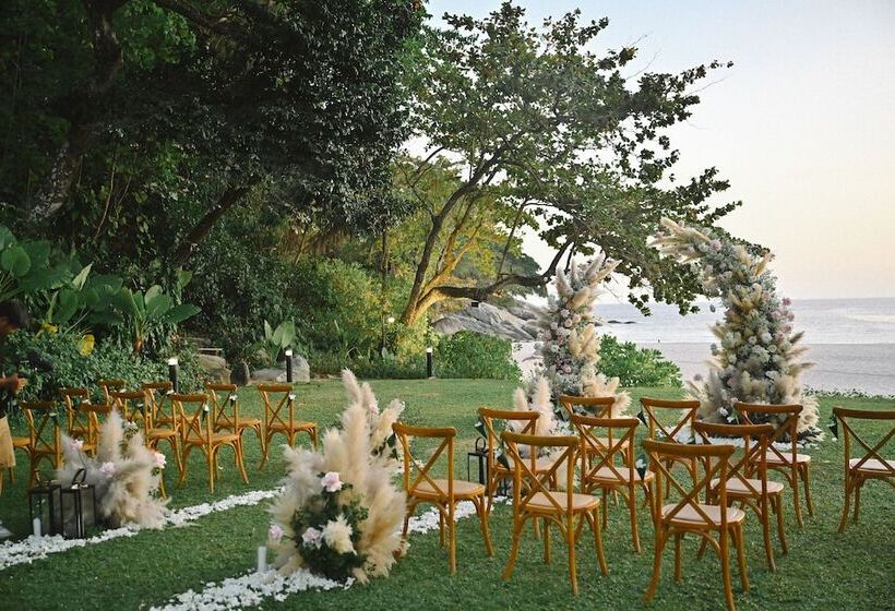 Le Meridien Phuket Beach Resort