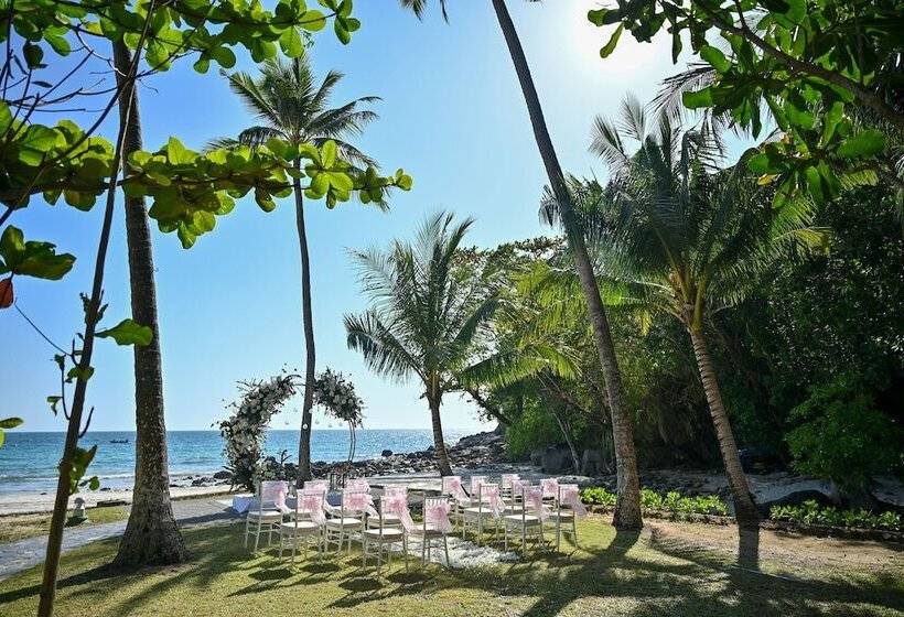 Le Meridien Phuket Beach Resort