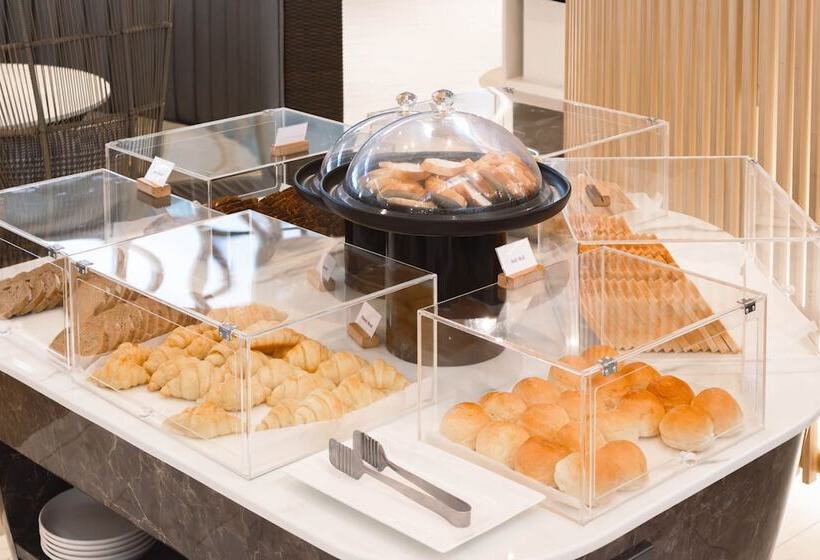 Курорт Andaman Embrace Patong