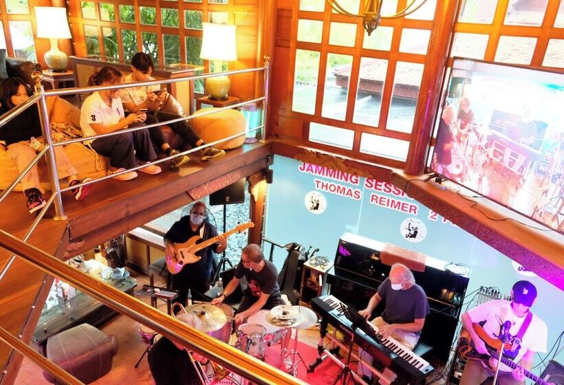 Sugar Hut Resort & Restaurant