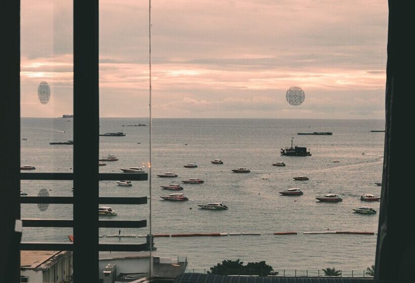 The Bayview Hotel Pattaya