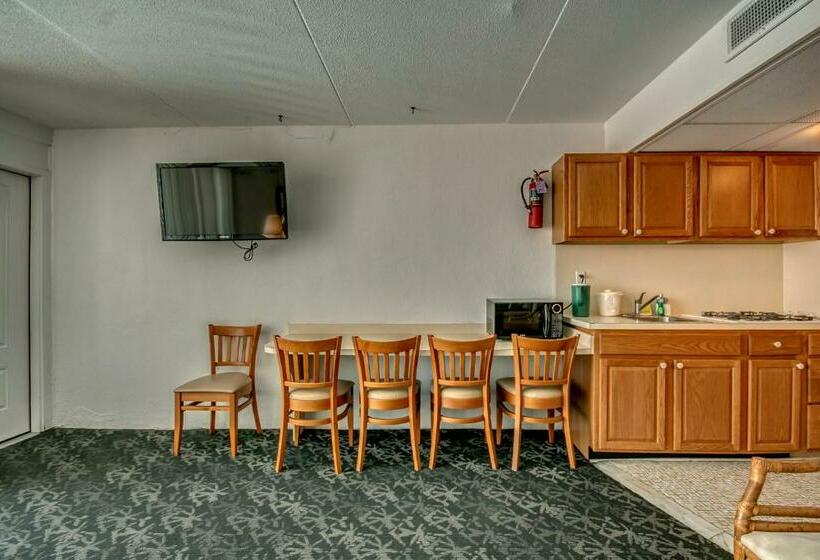 Admiral Resort Motel