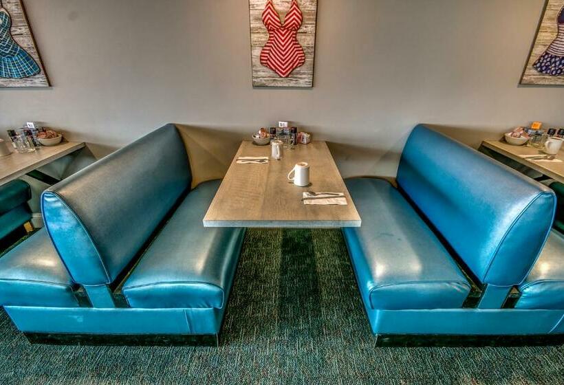 Admiral Resort Motel