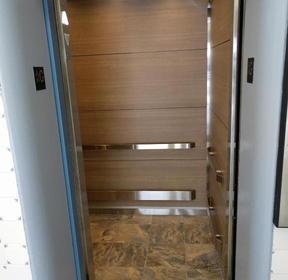 Admiral Resort Motel